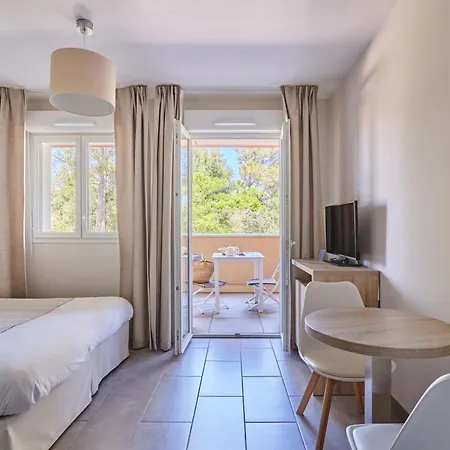 Résidence Prestige Odalys Les Canissons Aparthotel