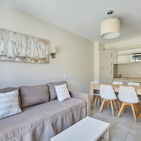 Aparthotel Prestige Odalys Les Canissons *